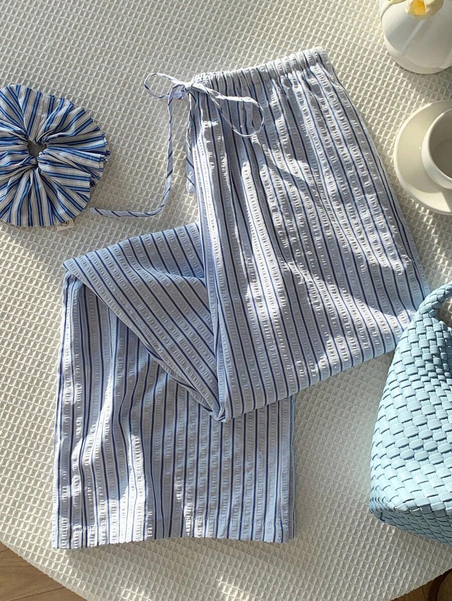 Pantalones casuales con estampado a cuadros para mujer.