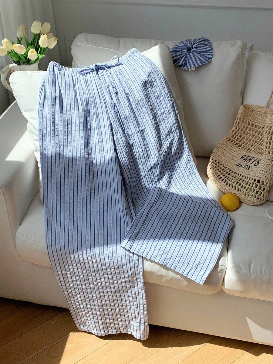 Pantalones casuales con estampado a cuadros para mujer.