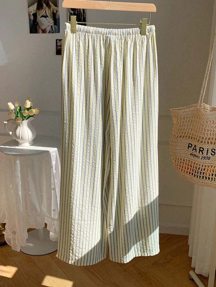 Pantalones casuales con estampado a cuadros para mujer.