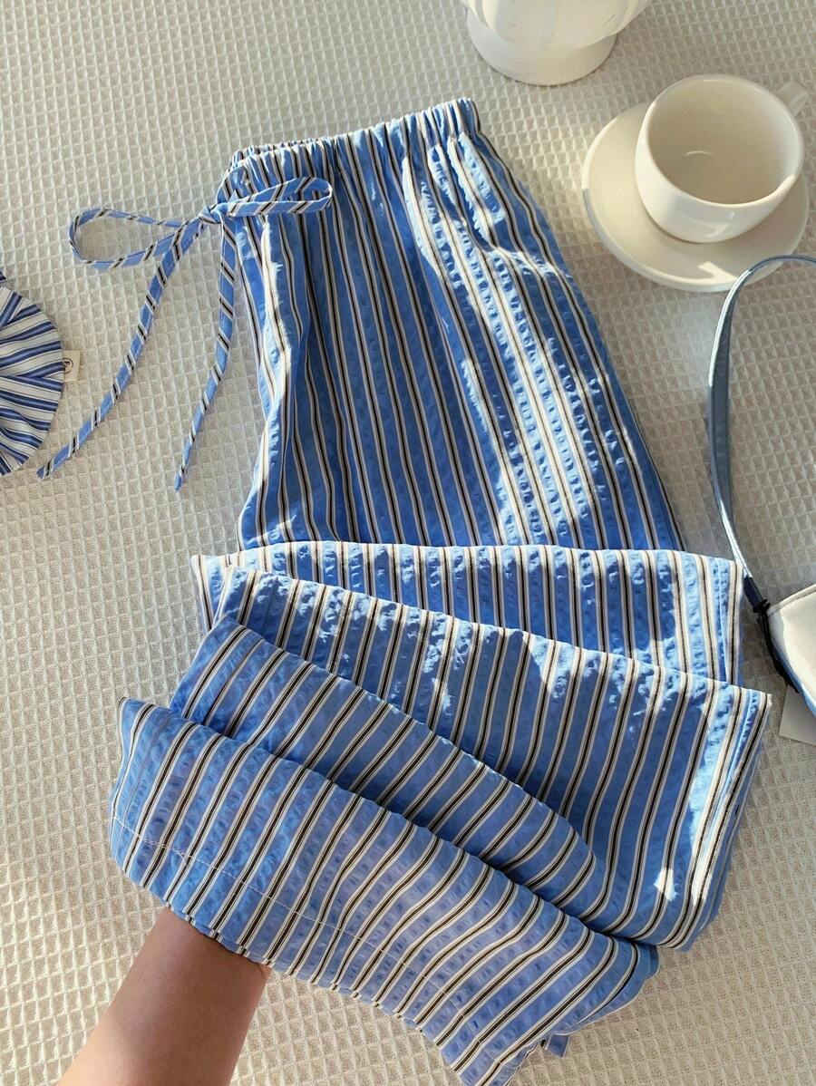 Pantalones casuales con estampado a cuadros para mujer.