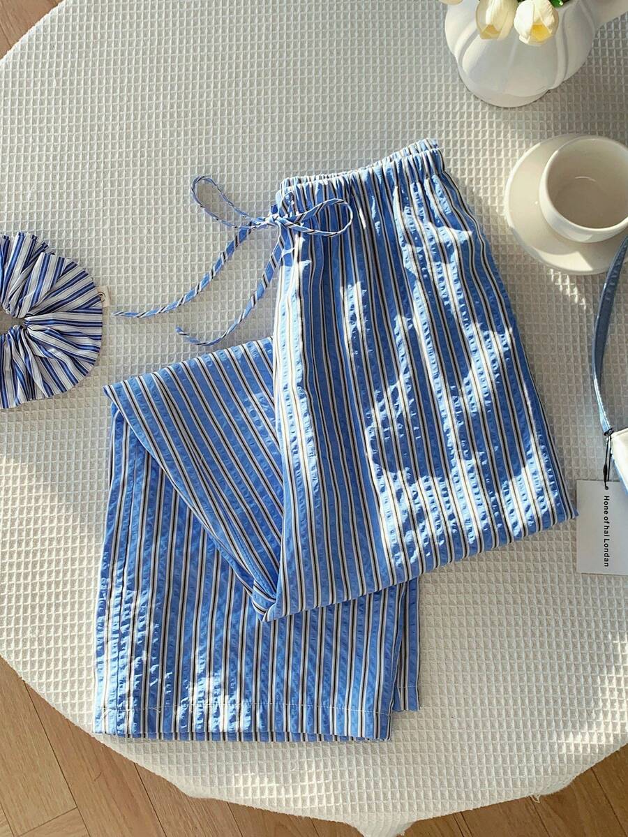 Pantalones casuales con estampado a cuadros para mujer.