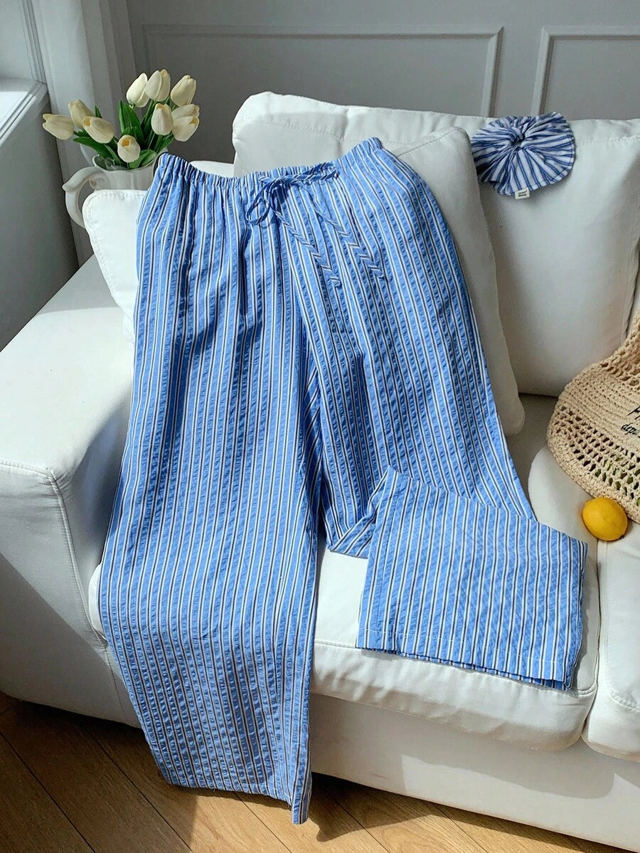 Pantalones casuales con estampado a cuadros para mujer.