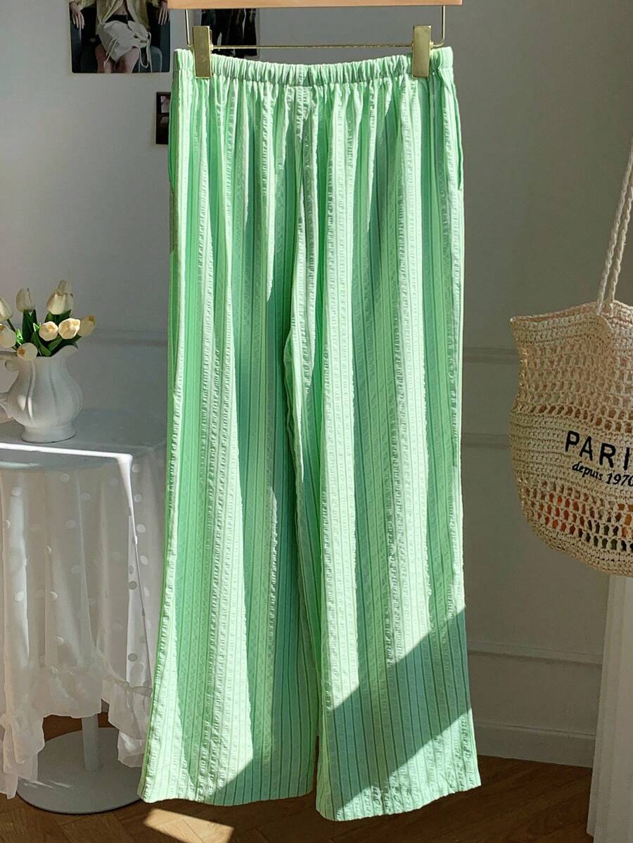 Pantalones casuales con estampado a cuadros para mujer.