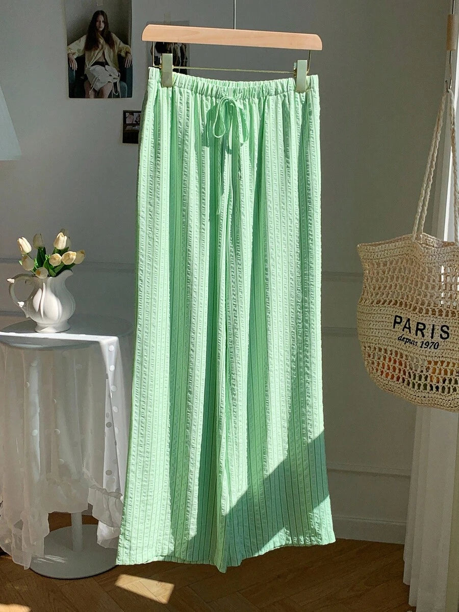 Pantalones casuales con estampado a cuadros para mujer.