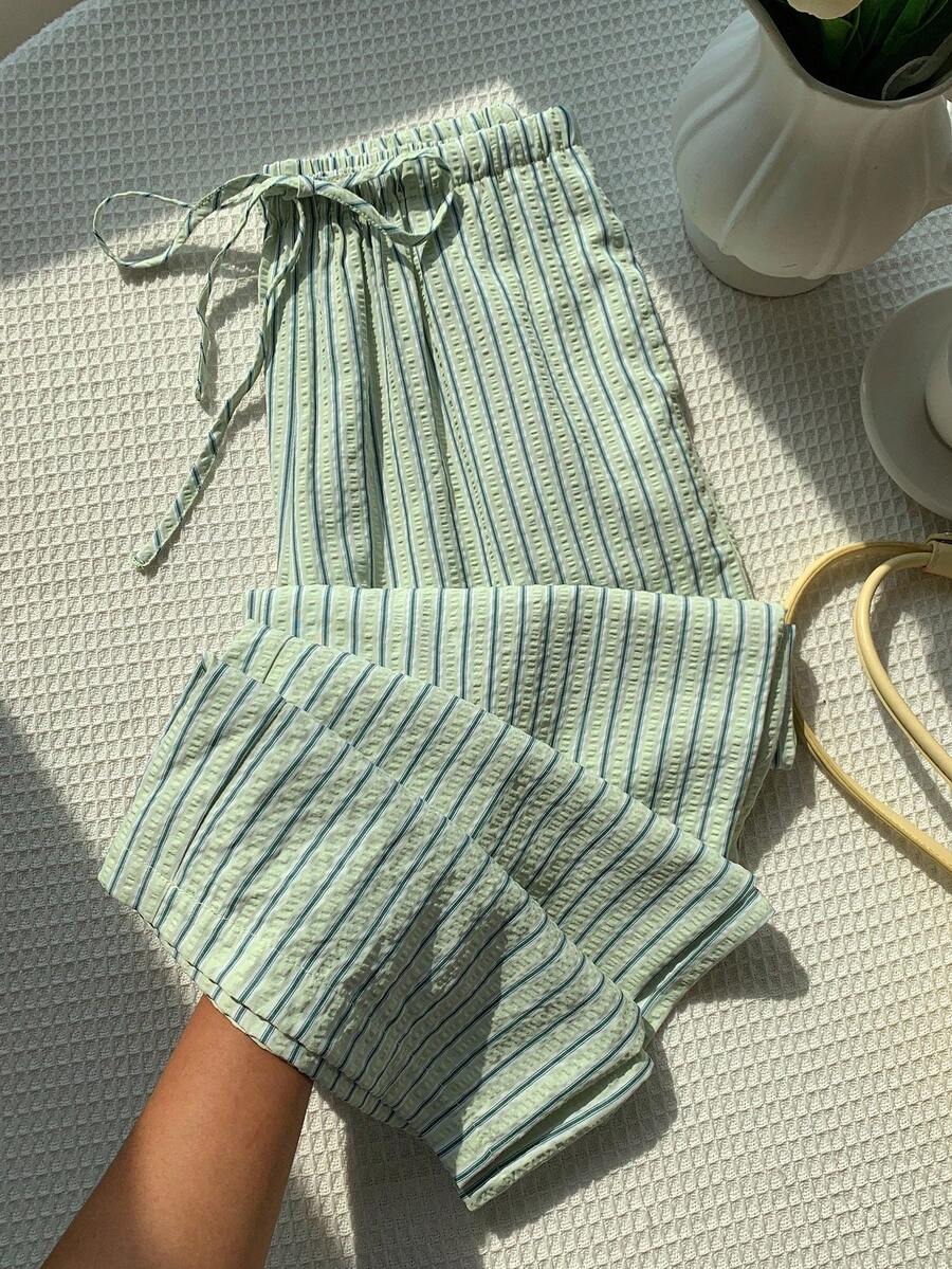 Pantalones casuales con estampado a cuadros para mujer.