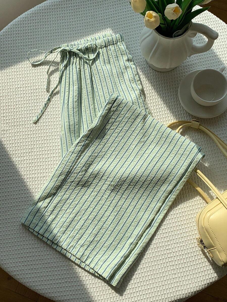 Pantalones casuales con estampado a cuadros para mujer.