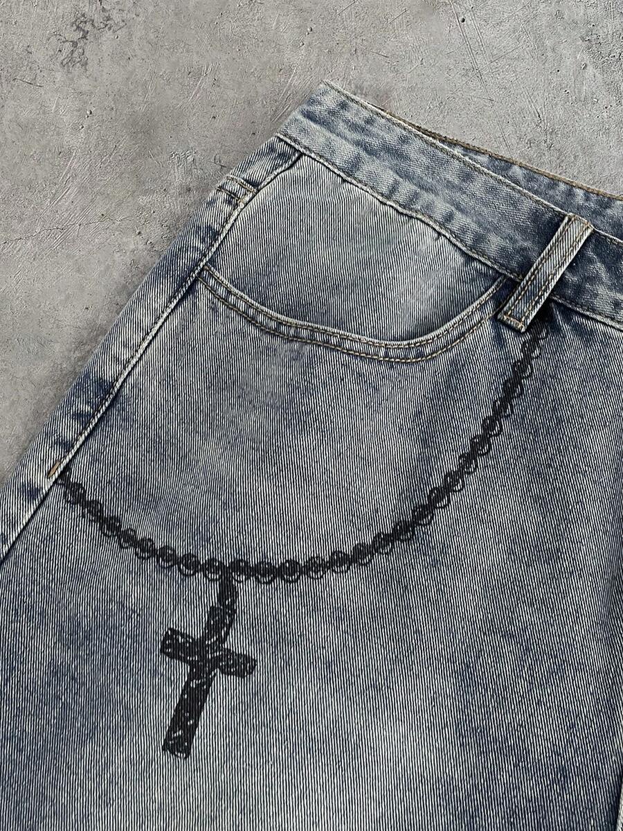 Pantalones cortos de mezclilla lavada con bordado para hombres