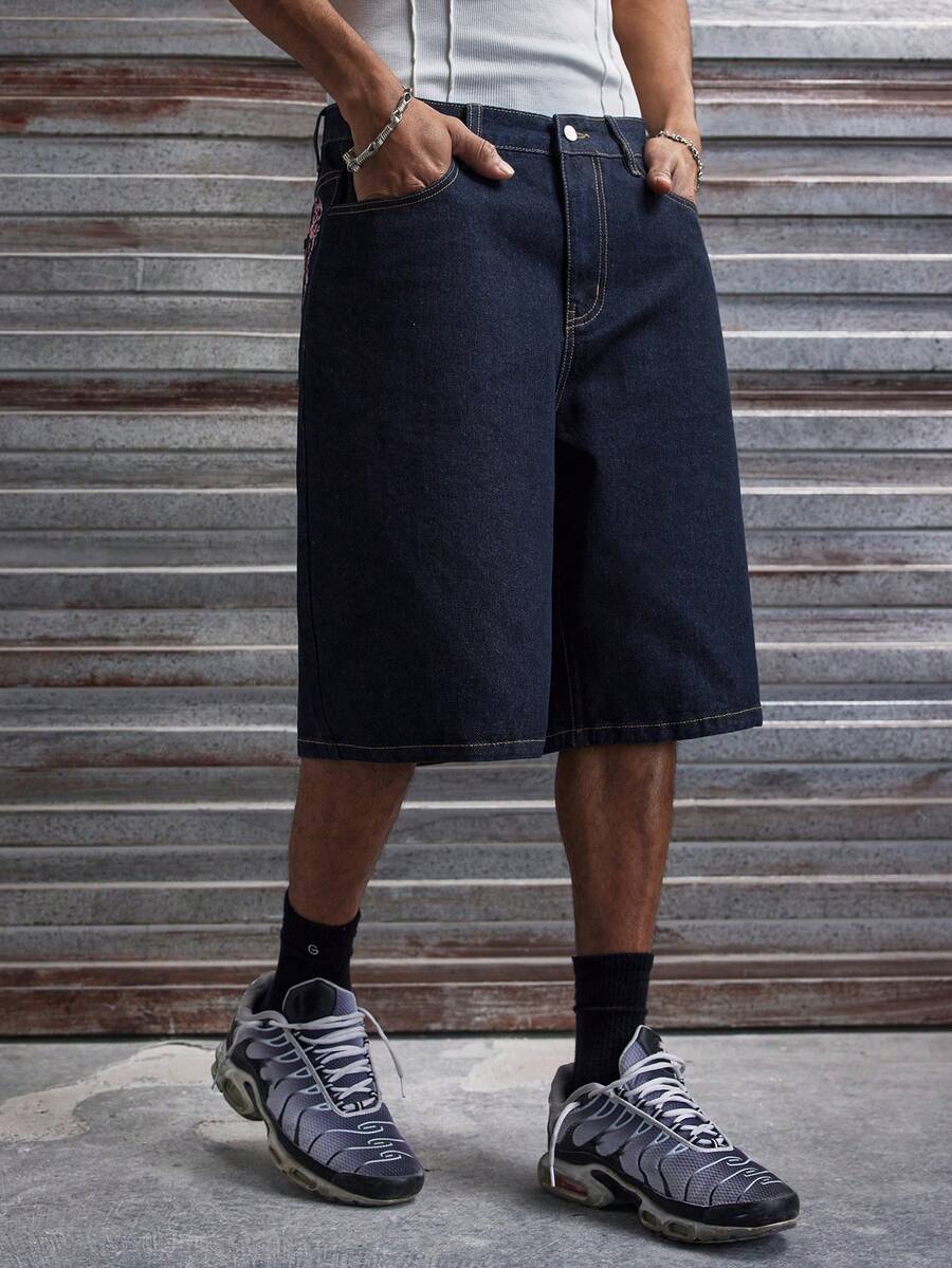 Pantalones cortos de mezclilla lavada con bordado para hombres