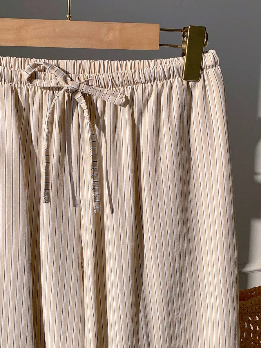 Pantalones casuales con estampado a cuadros para mujer.