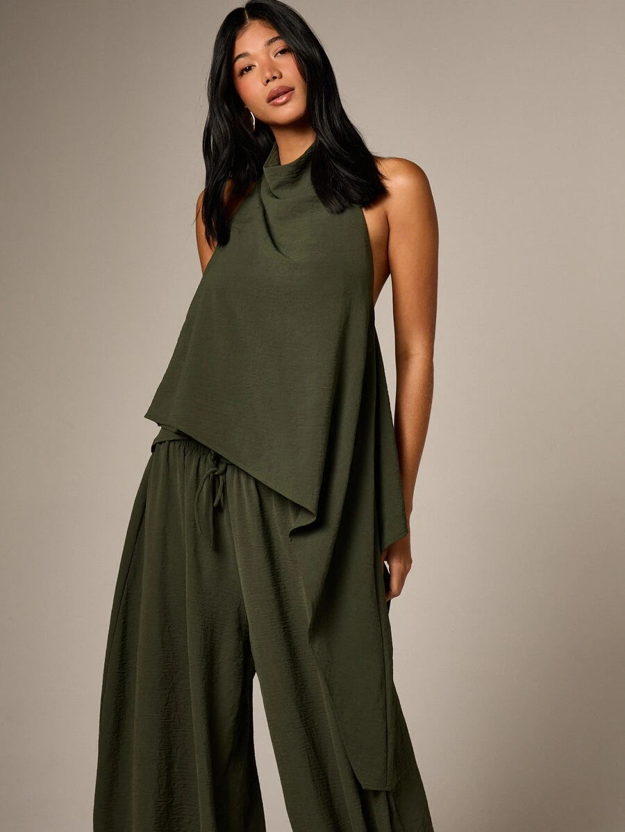 Conjunto de dos piezas con top de cuello  y pantalón  globo con lunares dorados