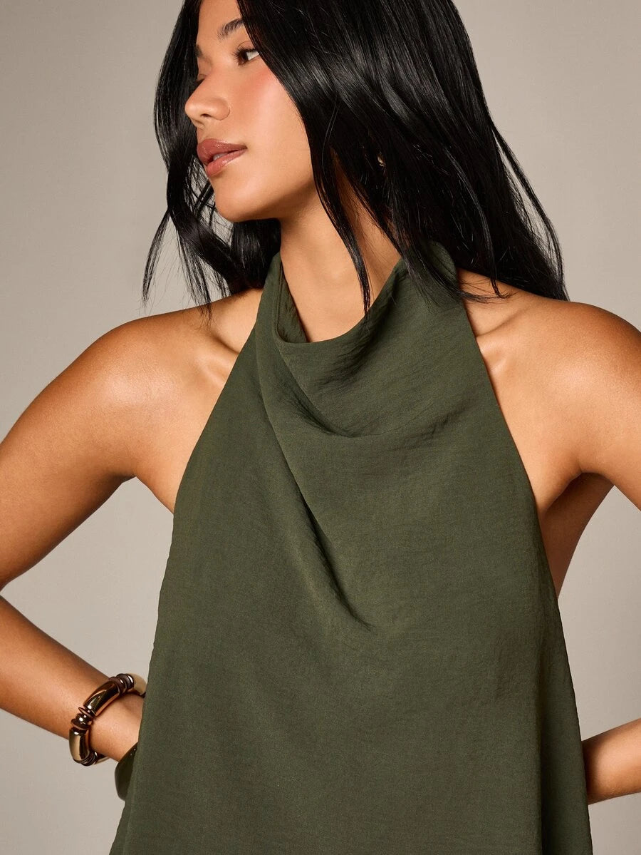 Conjunto de dos piezas con top de cuello  y pantalón  globo con lunares dorados