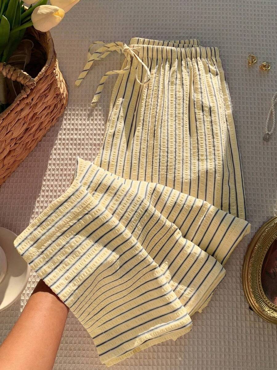 Pantalones casuales con estampado a cuadros para mujer.
