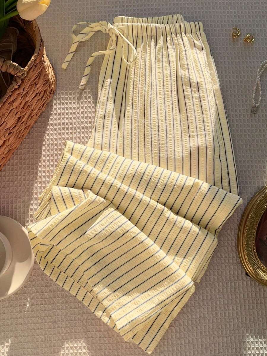 Pantalones casuales con estampado a cuadros para mujer.