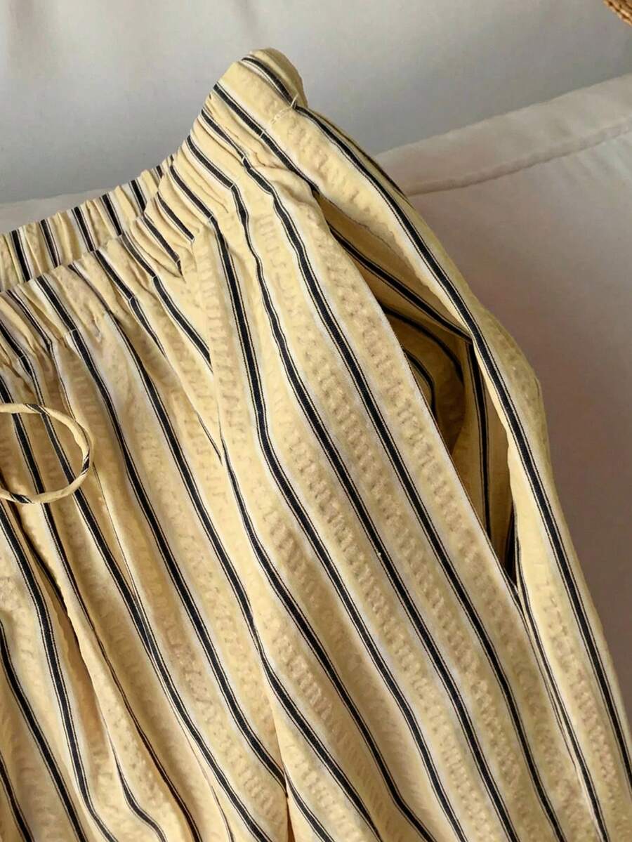 Pantalones casuales con estampado a cuadros para mujer.