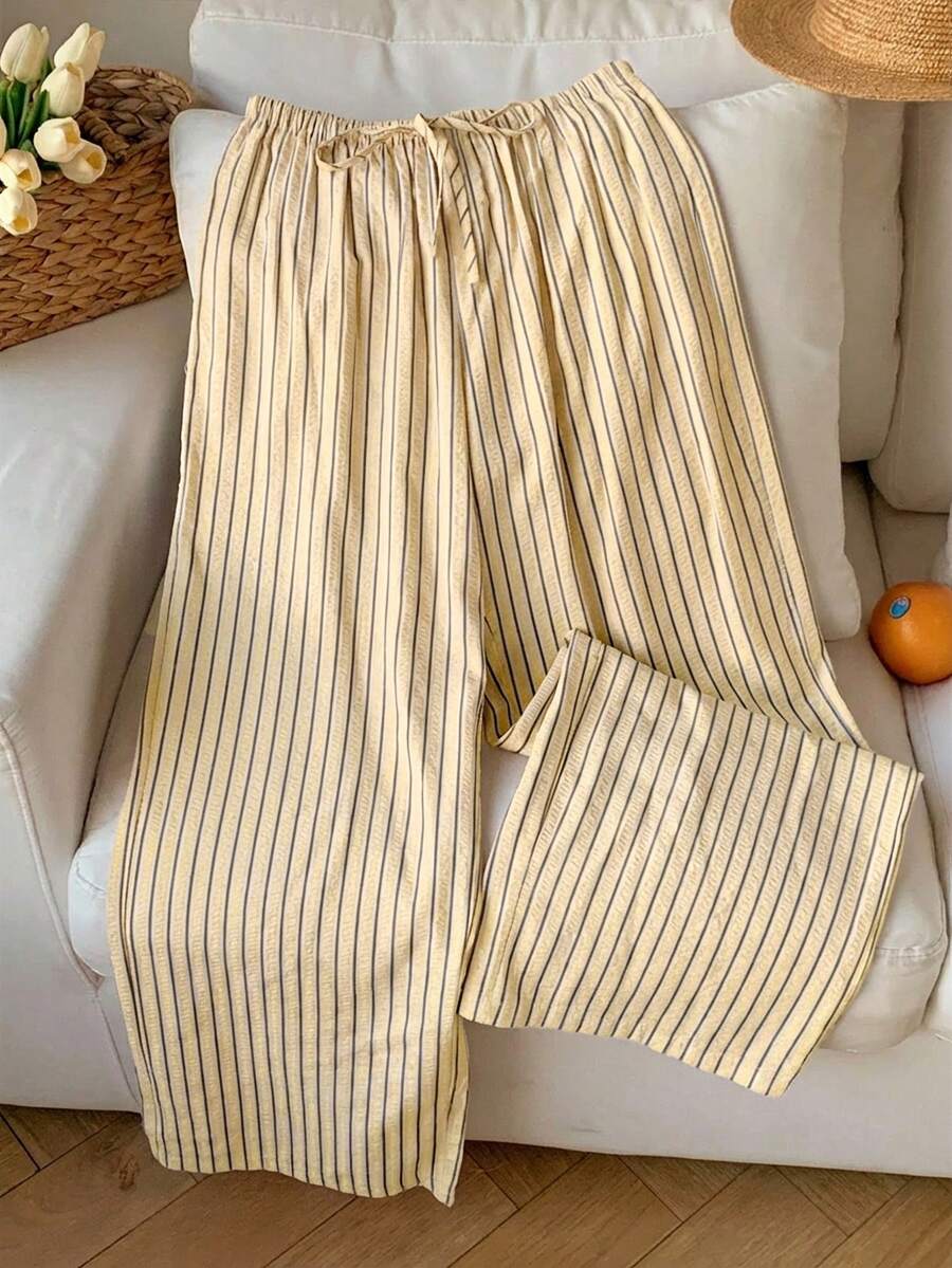 Pantalones casuales con estampado a cuadros para mujer.