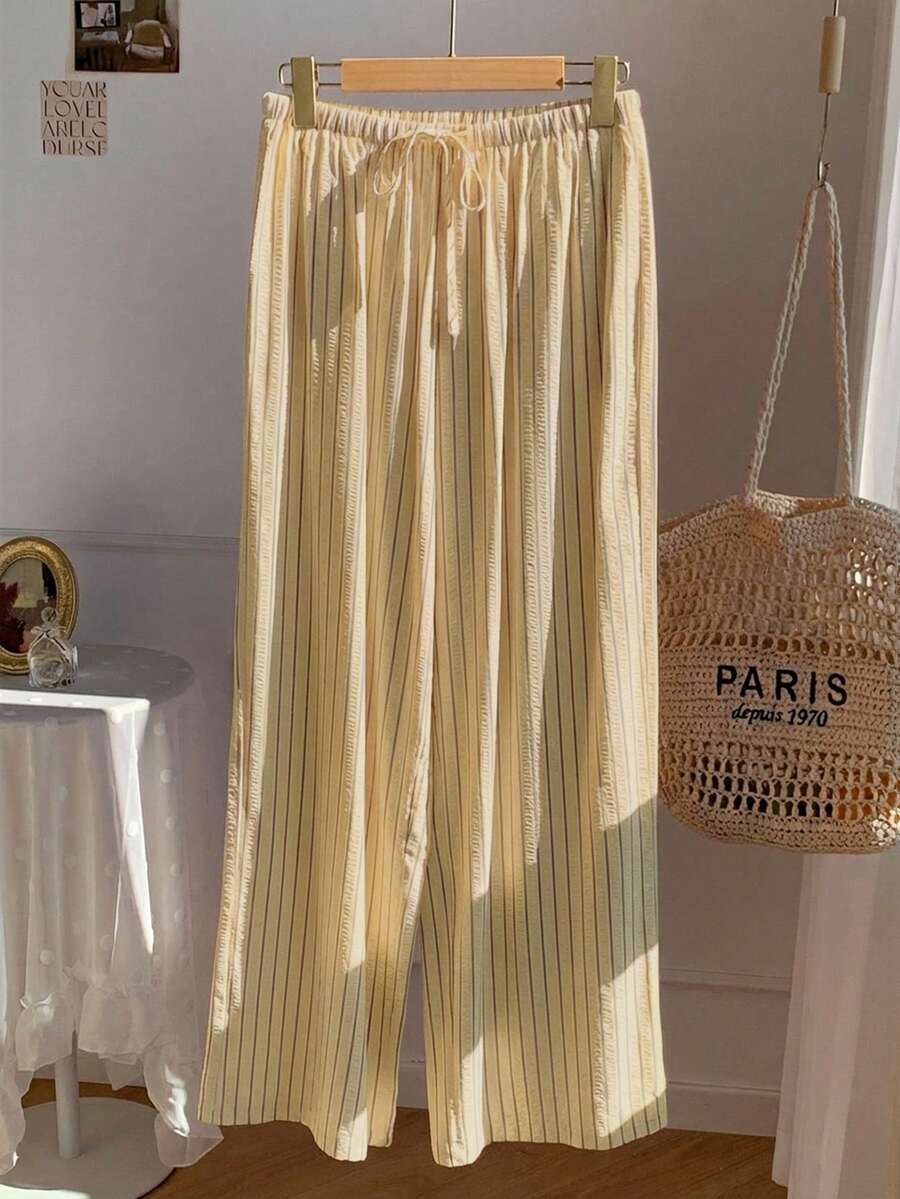 Pantalones casuales con estampado a cuadros para mujer.