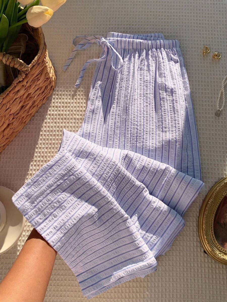Pantalones casuales con estampado a cuadros para mujer.