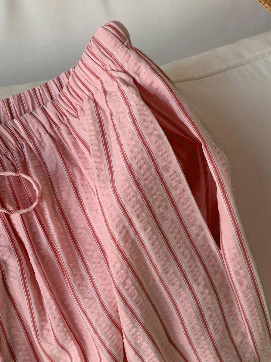 Pantalones casuales con estampado a cuadros para mujer.