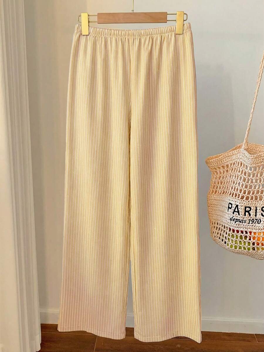 Pantalones casuales con estampado a cuadros para mujer.
