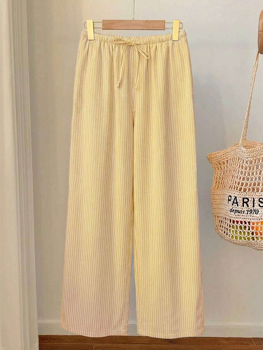 Pantalones casuales con estampado a cuadros para mujer.