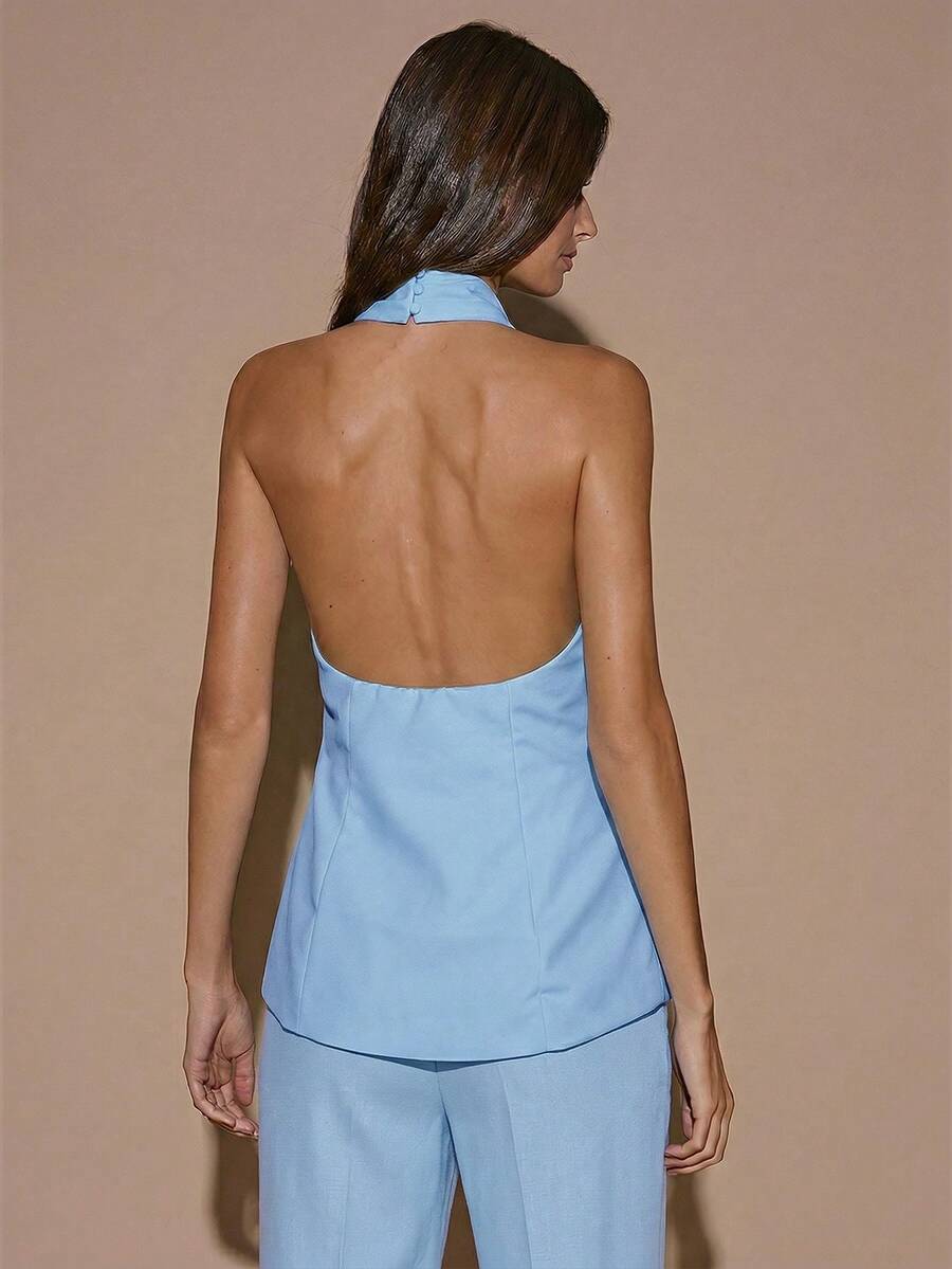 Blusa elegante de color café sólido con cuello halter y espalda descubierta