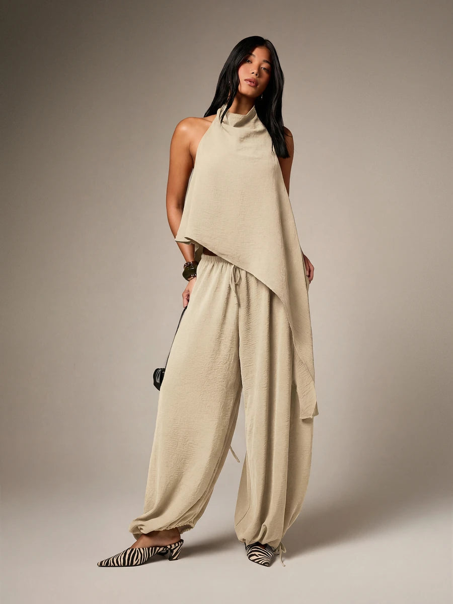 Conjunto de dos piezas con top de cuello  y pantalón  globo con lunares dorados