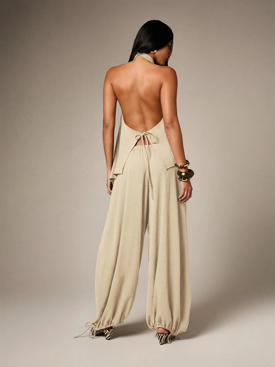 Conjunto de dos piezas con top de cuello  y pantalón  globo con lunares dorados