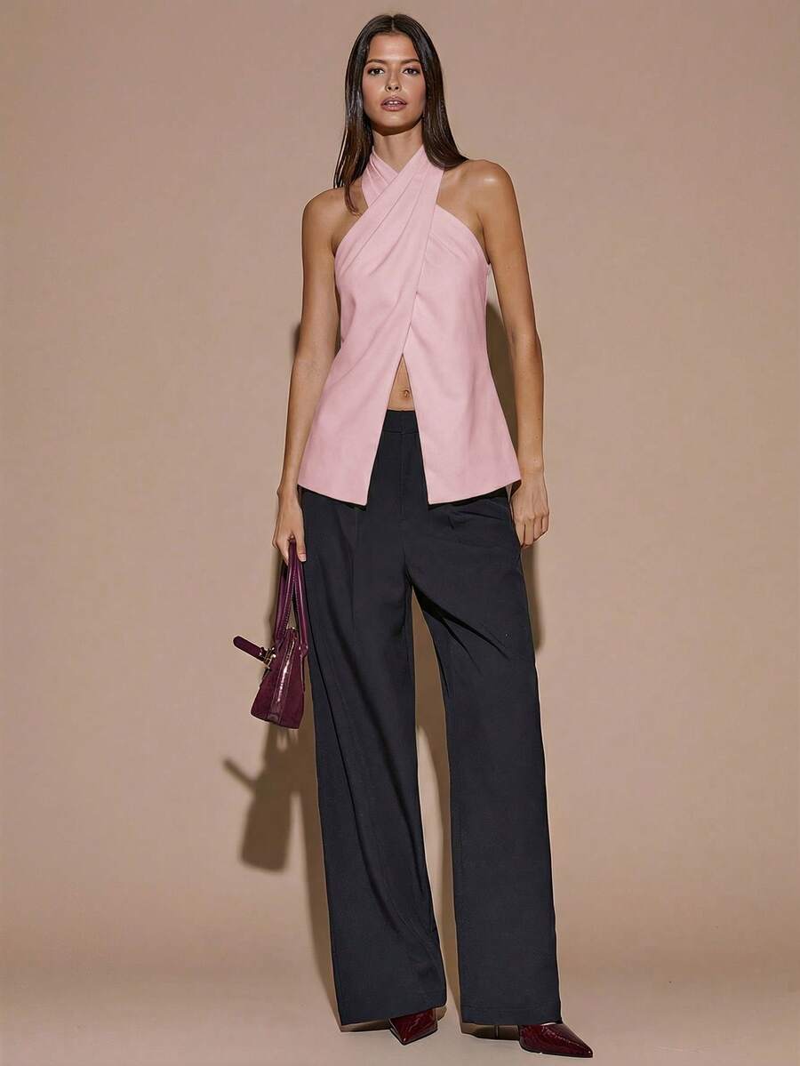 Blusa elegante de color café sólido con cuello halter y espalda descubierta