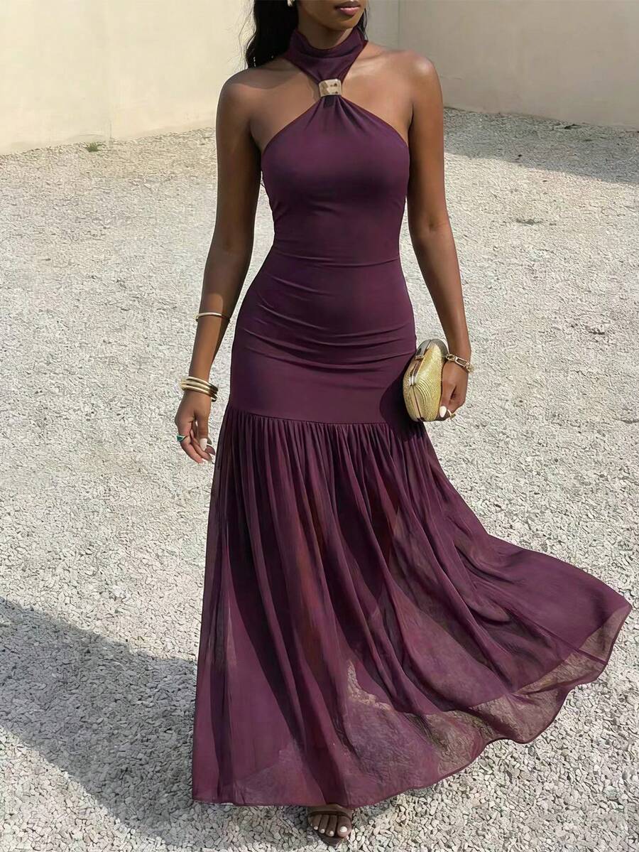 Vestido elegante con lunares de color albaricoque con cuello halter