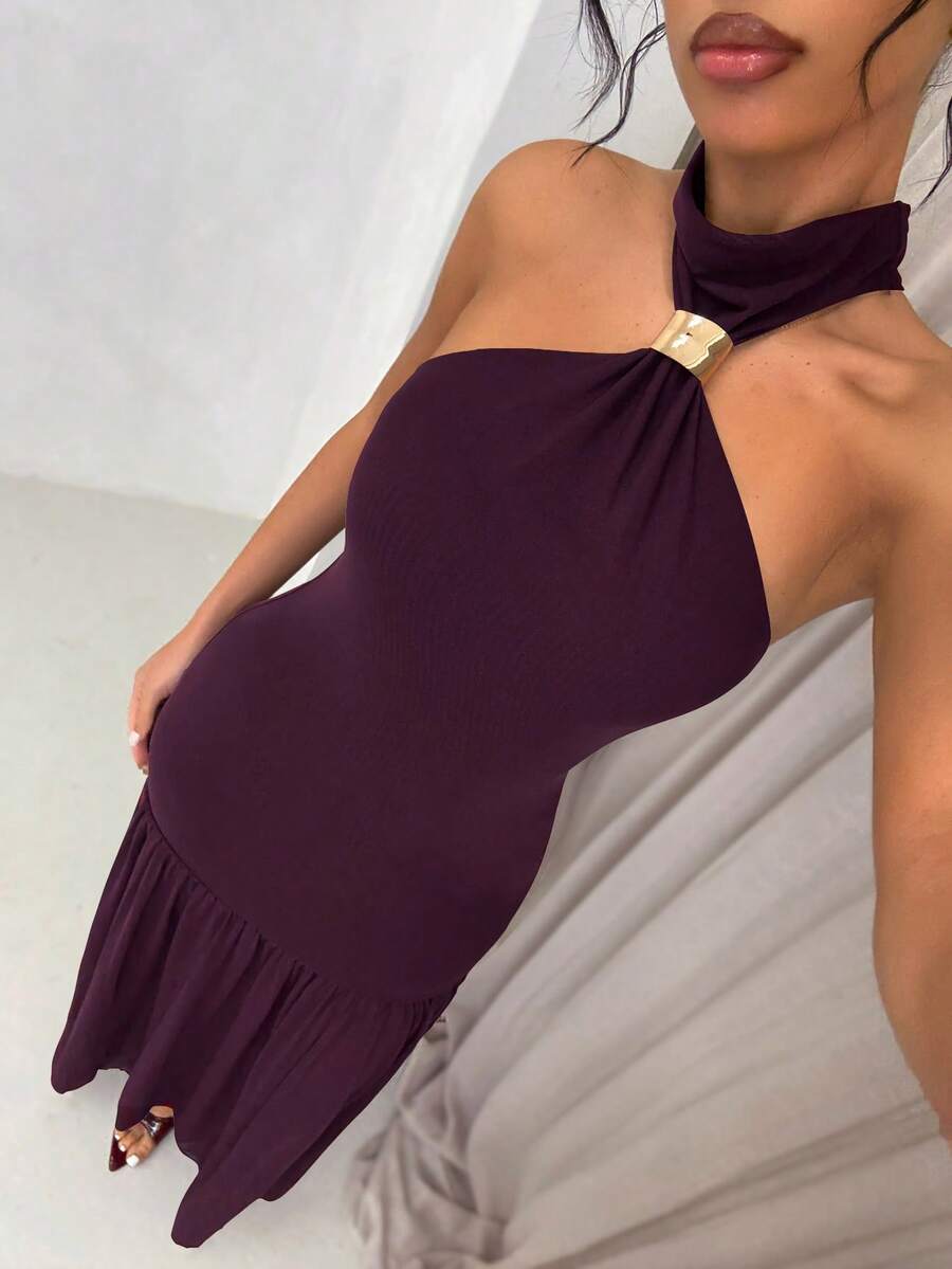 Vestido elegante con lunares de color albaricoque con cuello halter
