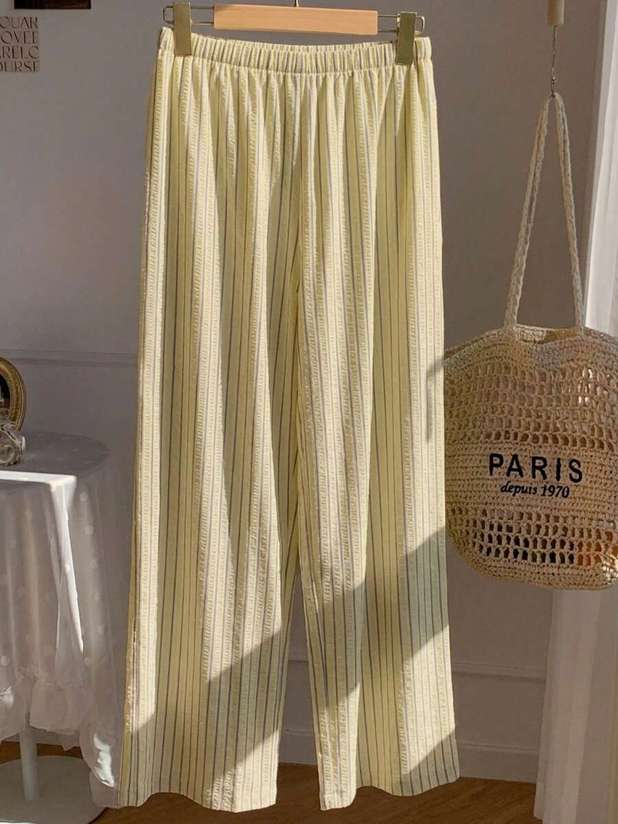 Pantalones casuales con estampado a cuadros para mujer.