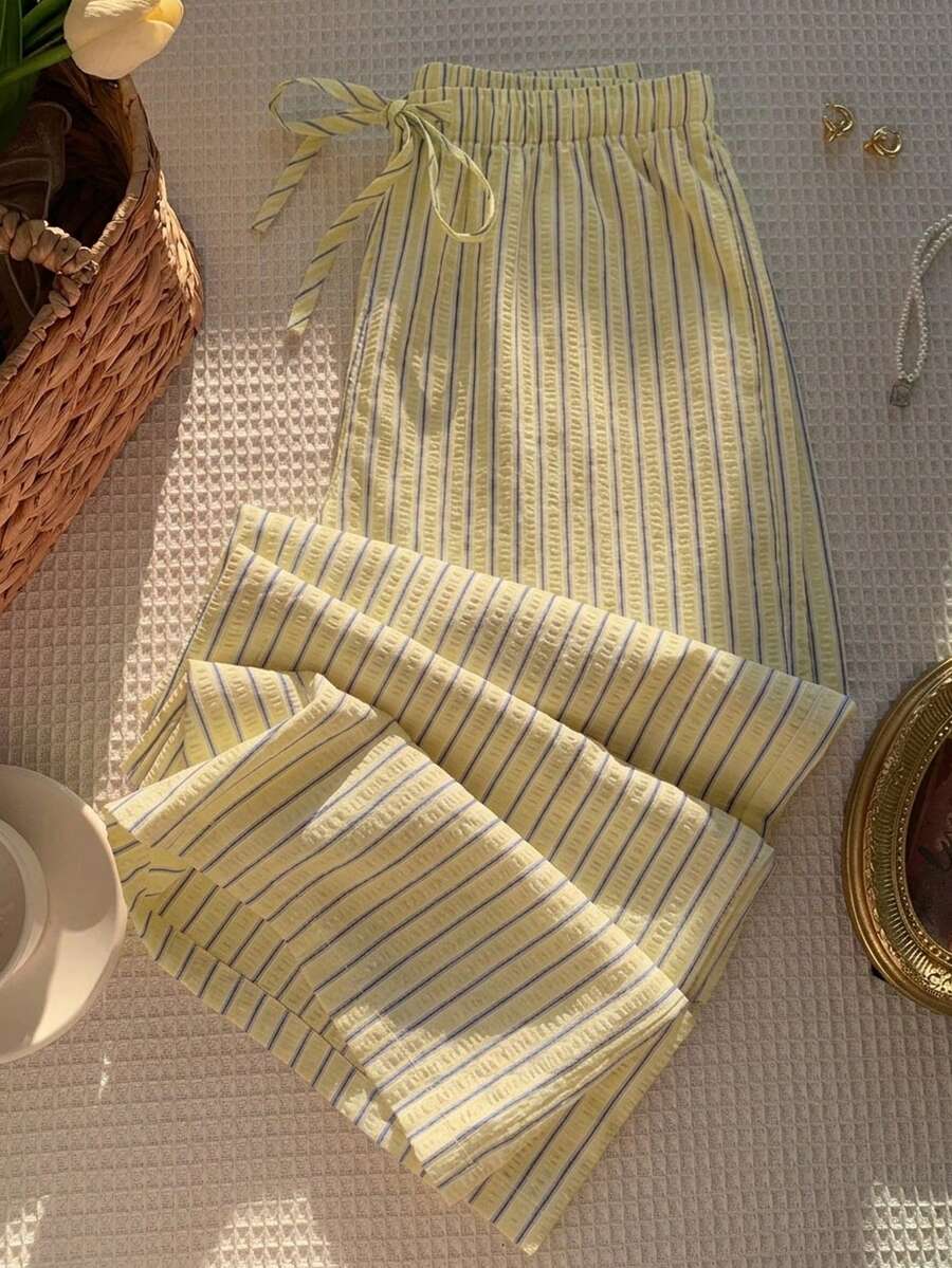 Pantalones casuales con estampado a cuadros para mujer.
