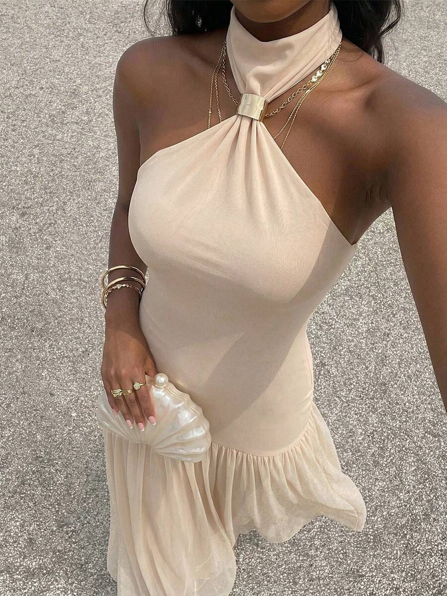 Vestido elegante con lunares de color albaricoque con cuello halter