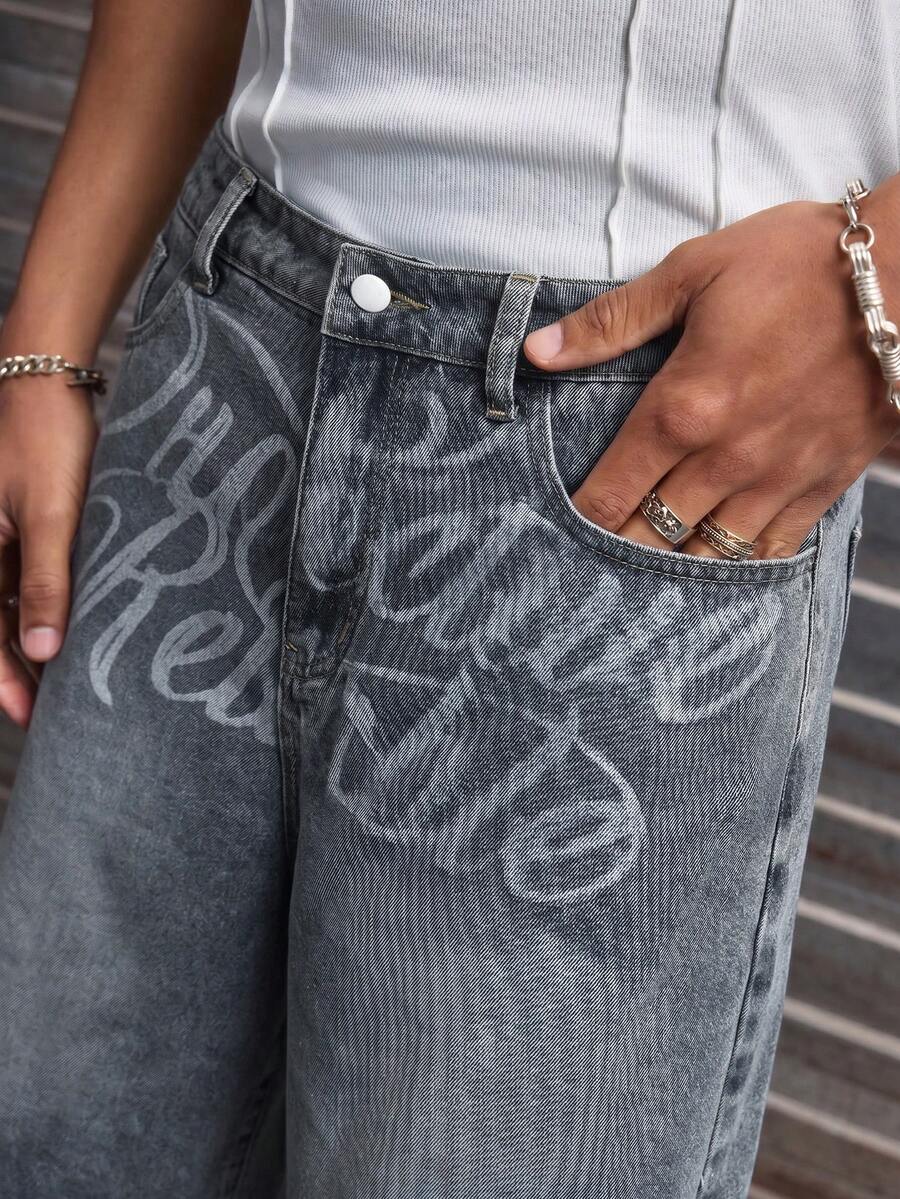 Pantalones cortos de mezclilla lavada con bordado para hombres