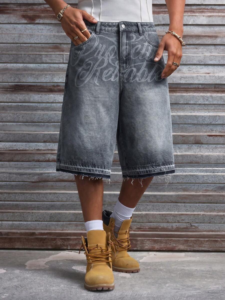 Pantalones cortos de mezclilla lavada con bordado para hombres