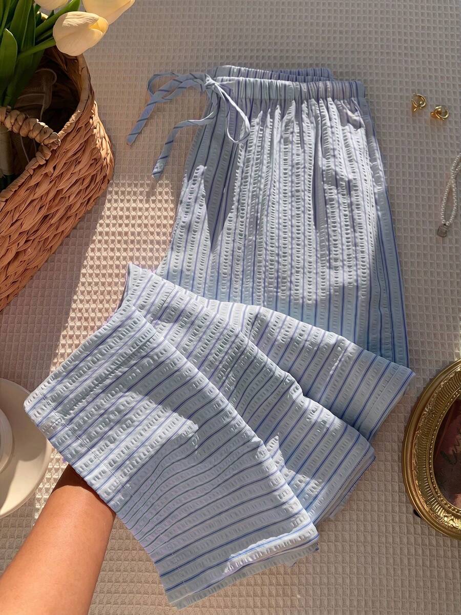 Pantalones casuales con estampado a cuadros para mujer.