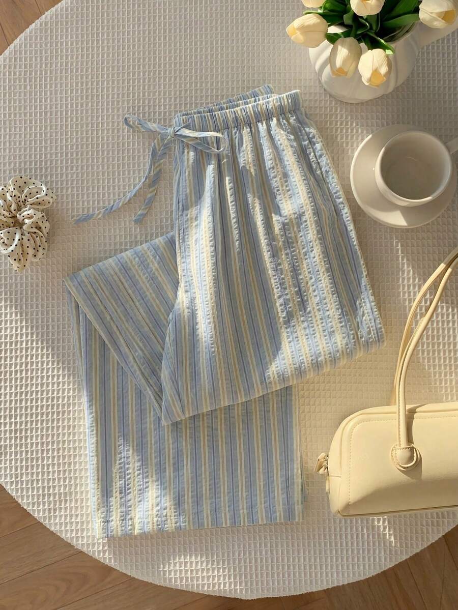 Pantalones casuales con estampado a cuadros para mujer.