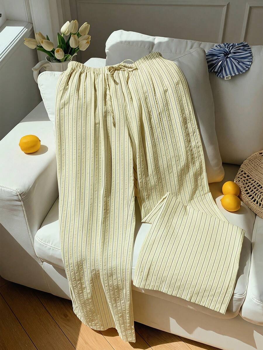 Pantalones casuales con estampado a cuadros para mujer.