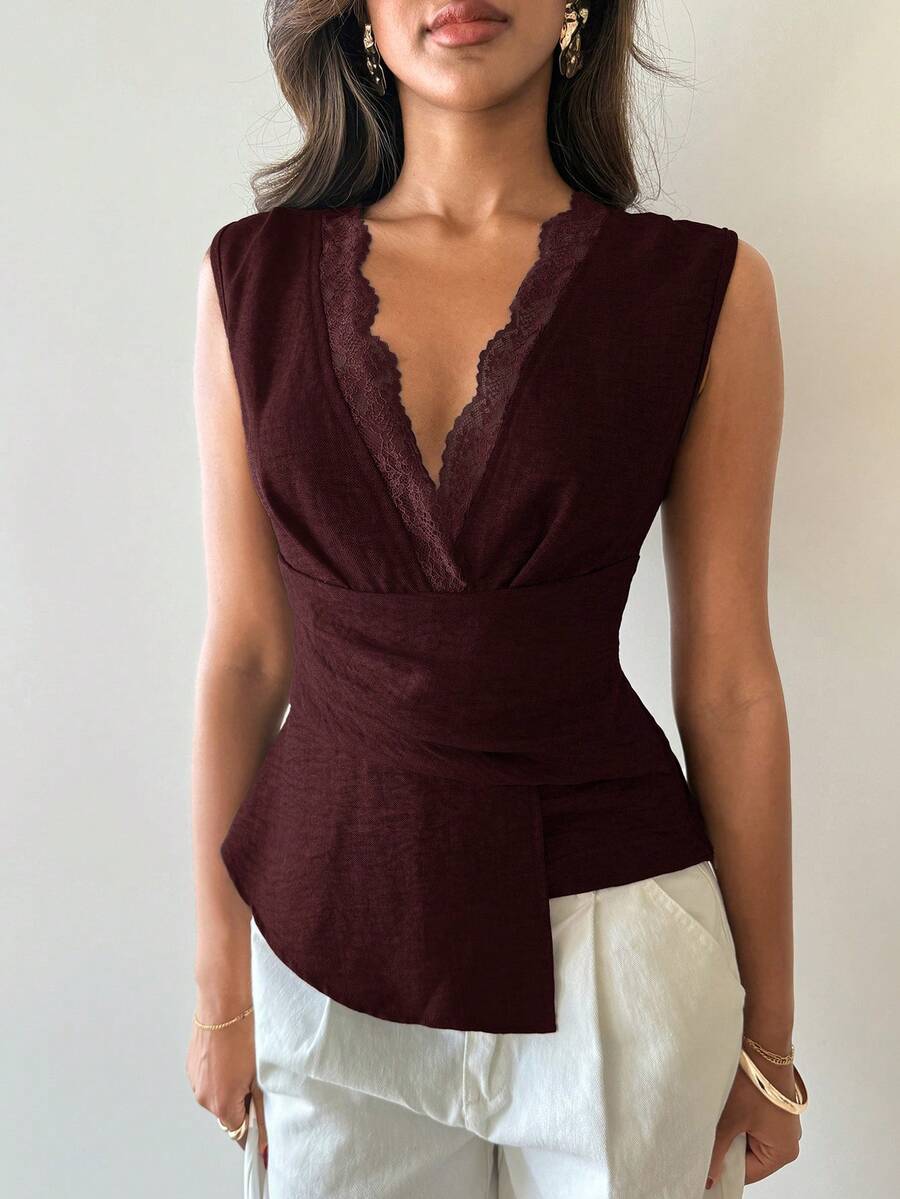 Nueva blusa minimalista de moda con cuello en V asimétrico