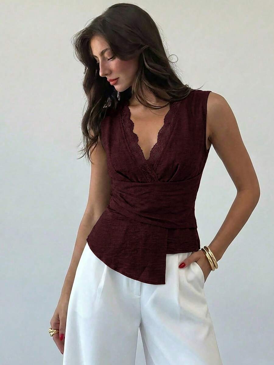 Nueva blusa minimalista de moda con cuello en V asimétrico