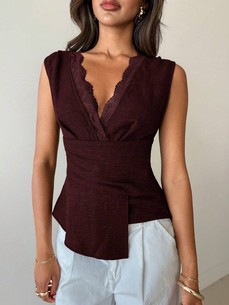 Nueva blusa minimalista de moda con cuello en V asimétrico