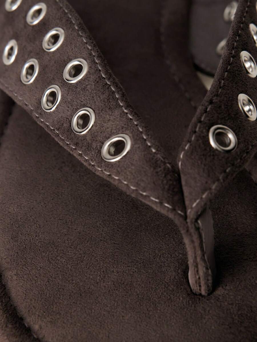 Sandalias de tacón con tiras y detalles de pedrería brillante