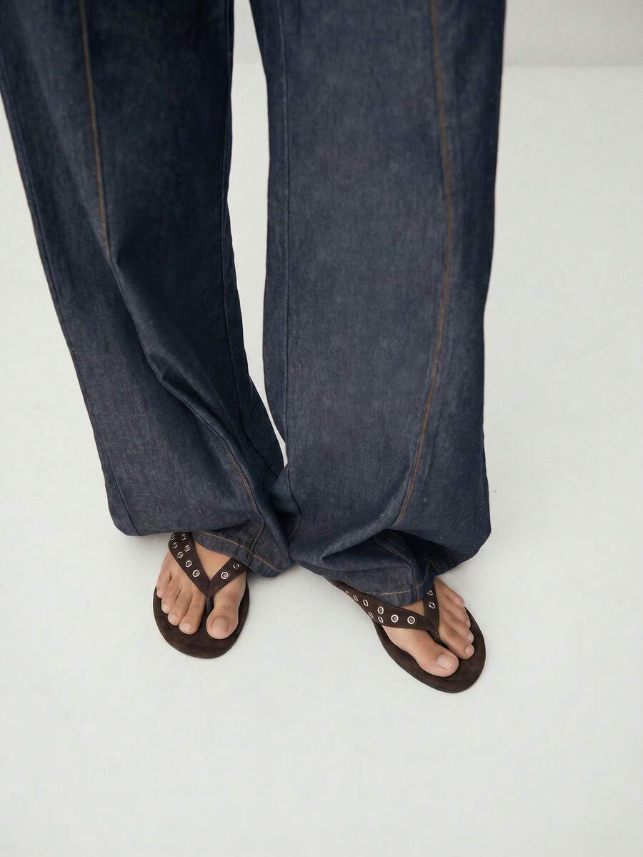 Sandalias de tacón con tiras y detalles de pedrería brillante