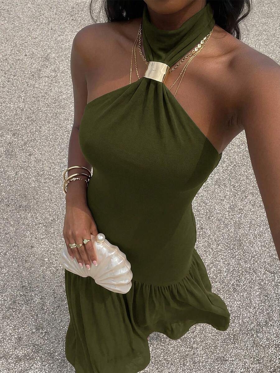 Vestido elegante con lunares de color albaricoque con cuello halter