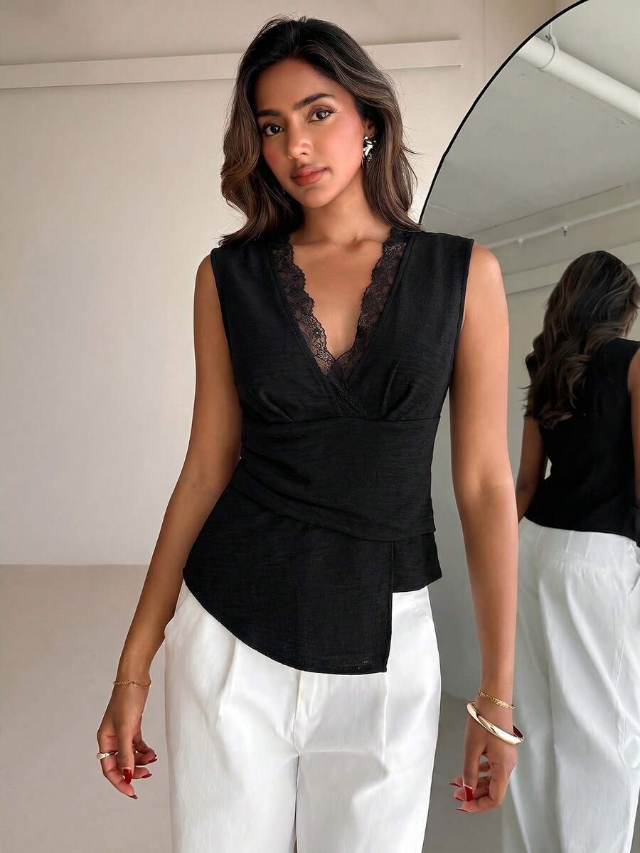Nueva blusa minimalista de moda con cuello en V asimétrico