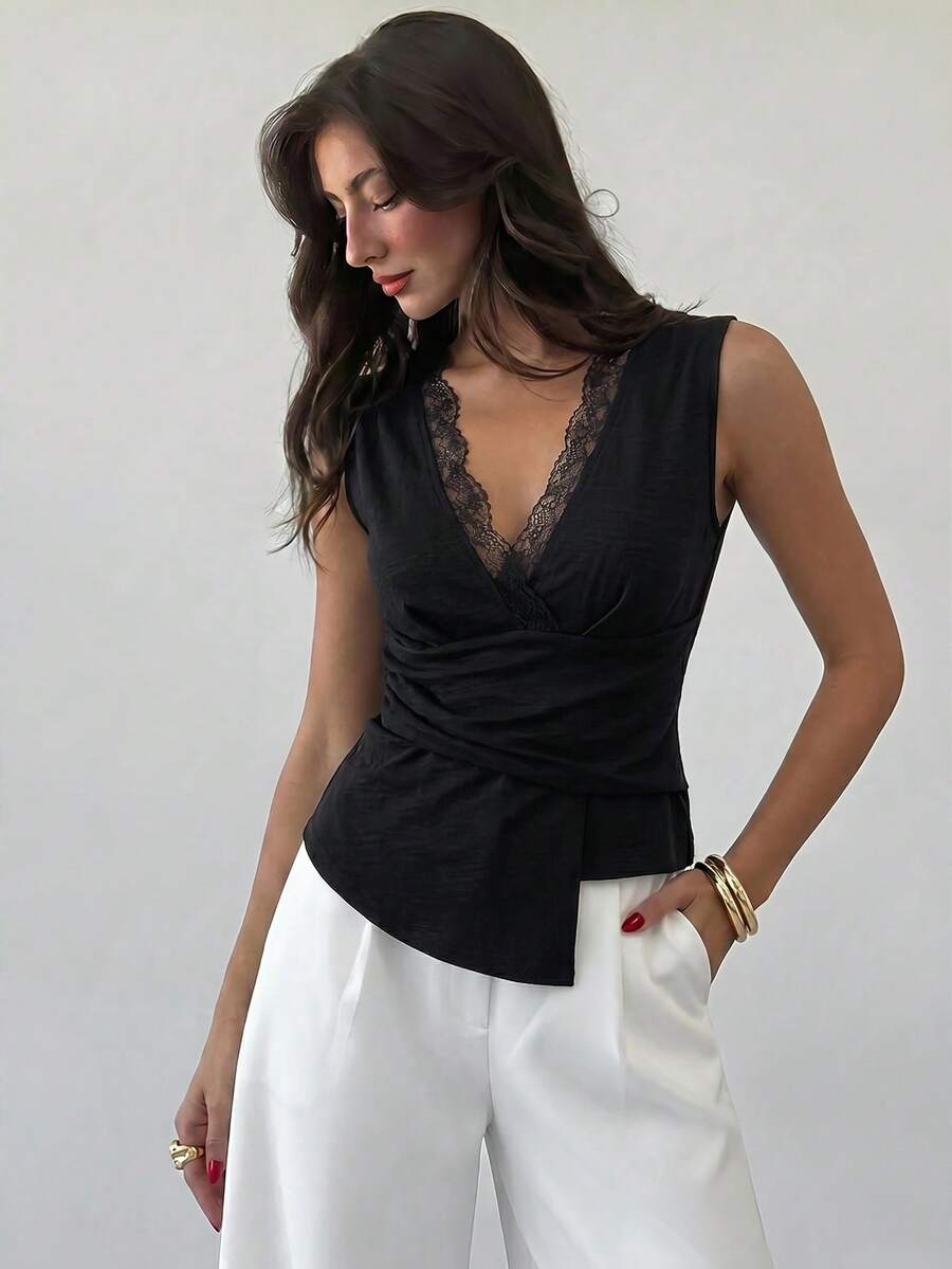 Nueva blusa minimalista de moda con cuello en V asimétrico