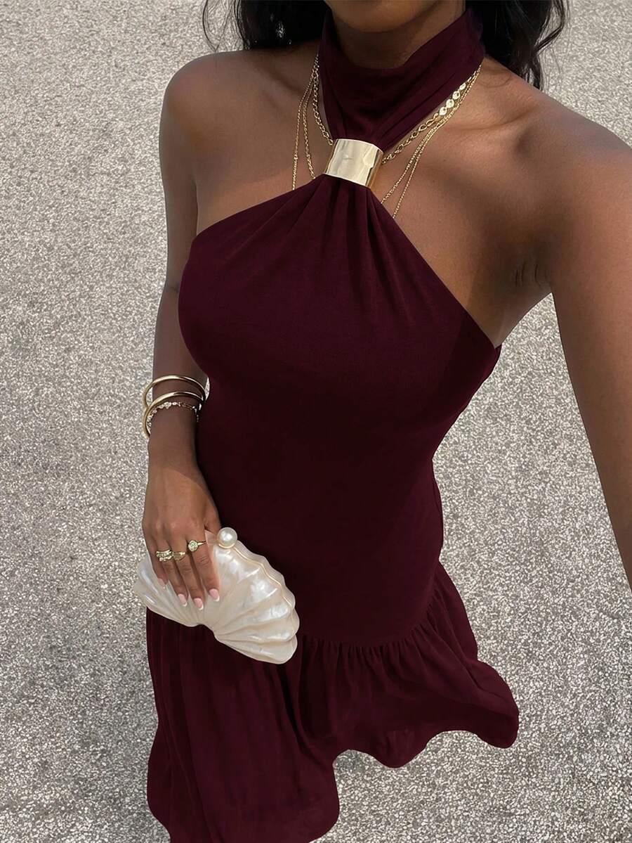 Vestido elegante con lunares de color albaricoque con cuello halter