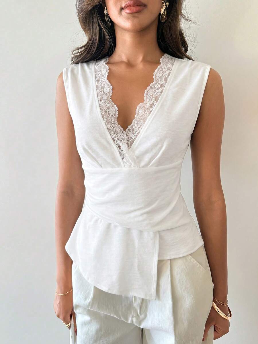 Nueva blusa minimalista de moda con cuello en V asimétrico