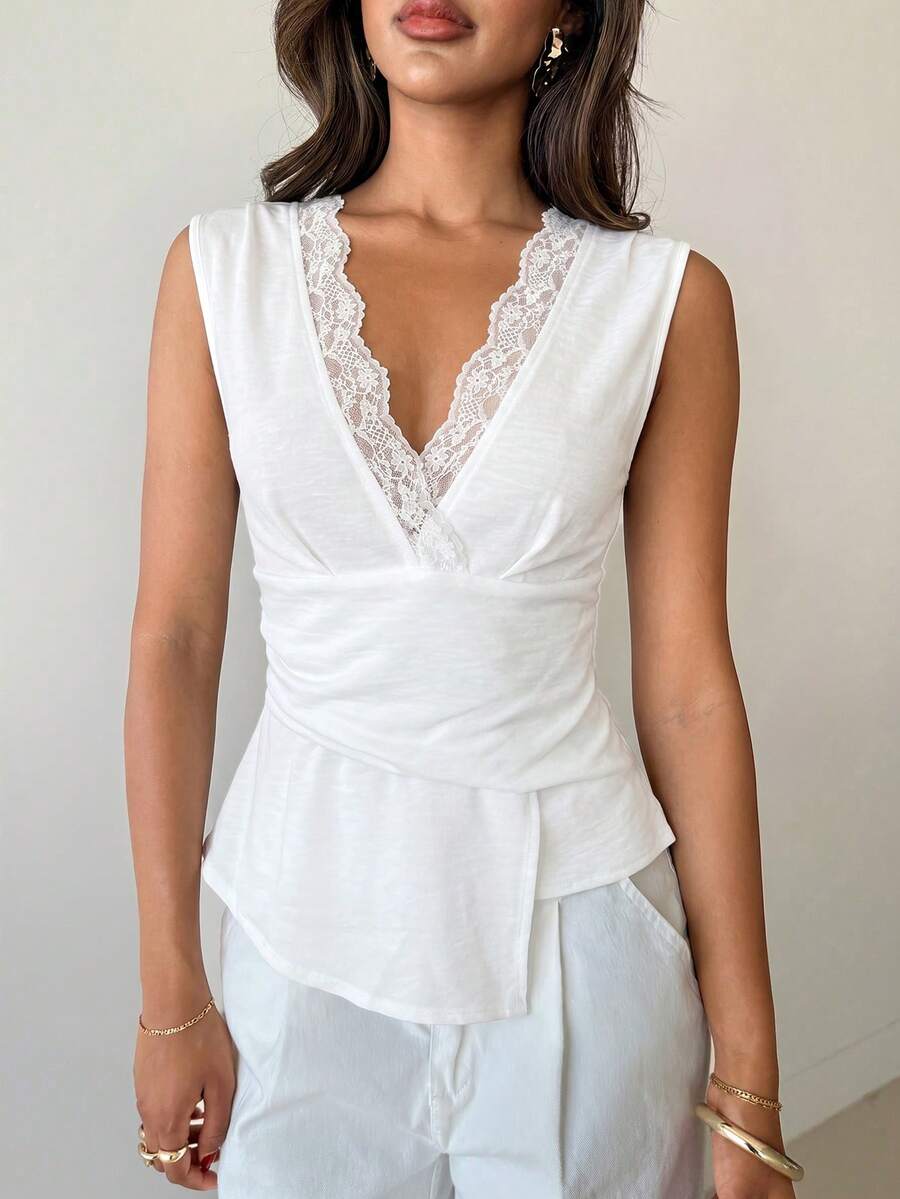 Nueva blusa minimalista de moda con cuello en V asimétrico