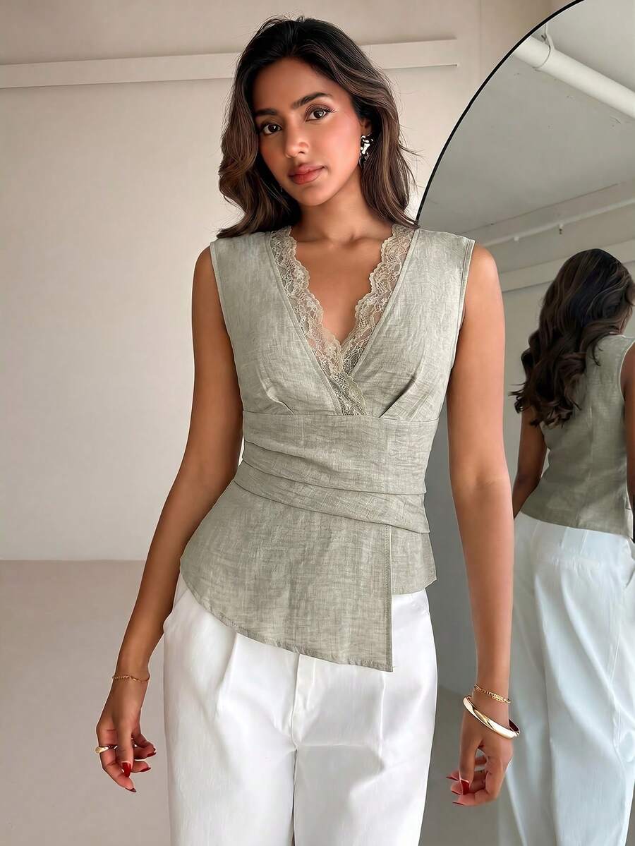 Nueva blusa minimalista de moda con cuello en V asimétrico